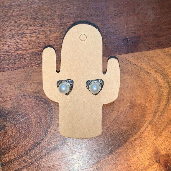 Dainty Dotted Detail Silver Pearl Studs Post Earrings - Picture 2 of 5